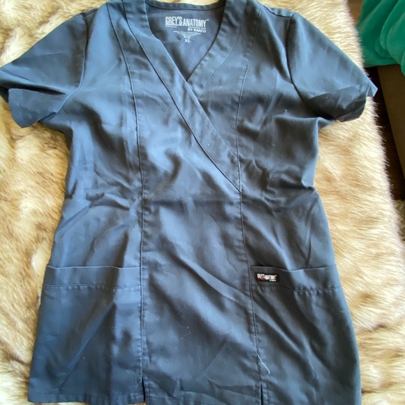 Pewter Grey Grey’s Anatomy Scrub Top - Picture 2 of 3